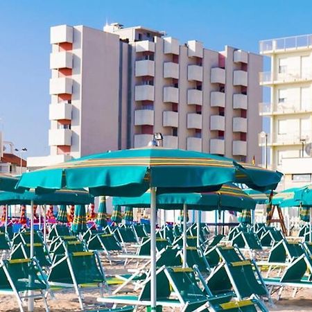Hotel Europa Сенигалия Екстериор снимка