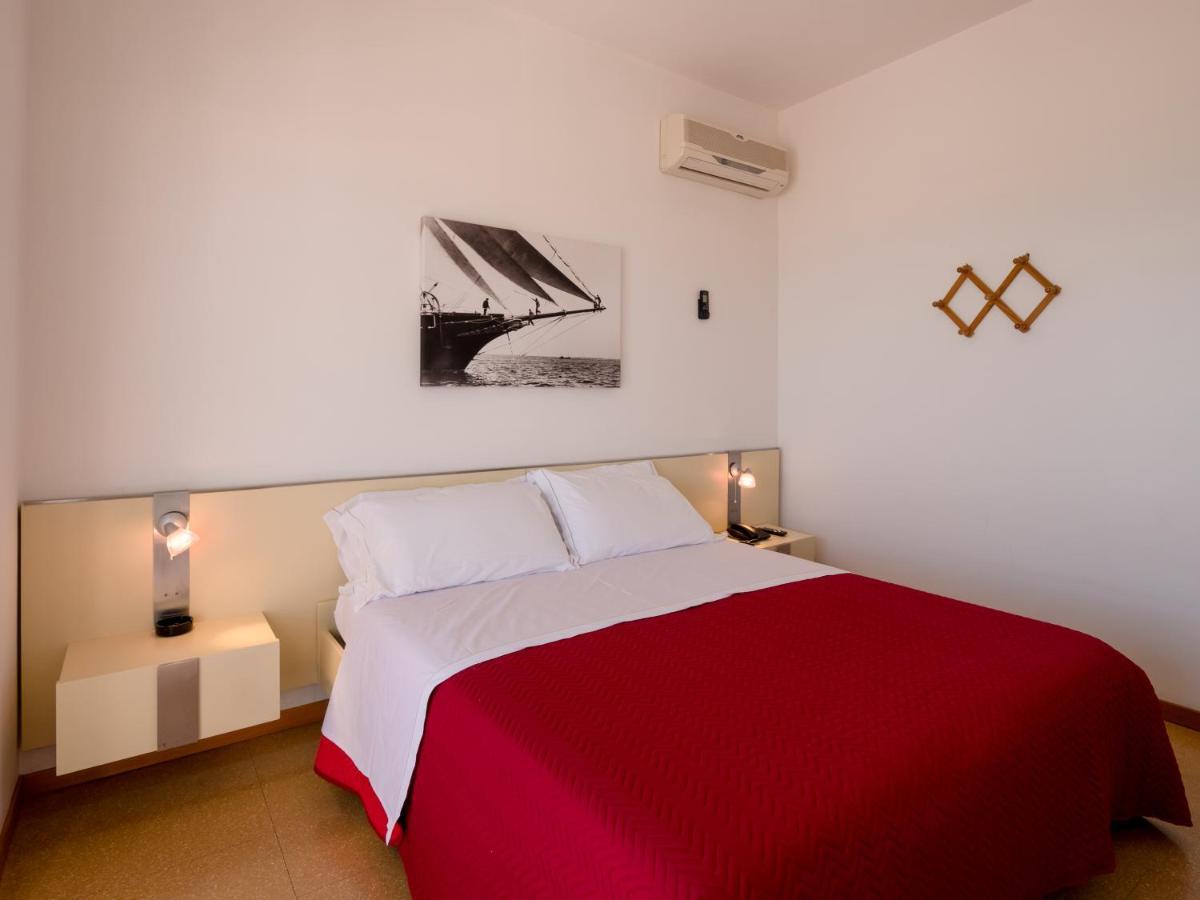Hotel Europa Сенигалия Екстериор снимка