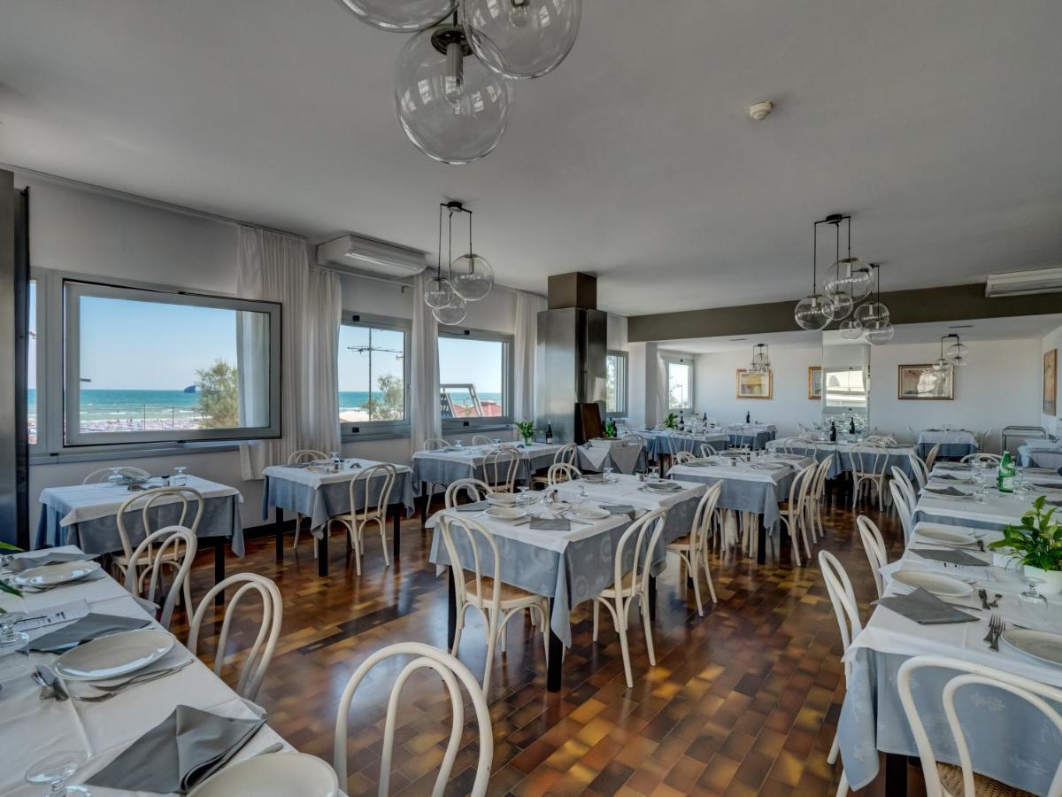 Hotel Europa Сенигалия Екстериор снимка