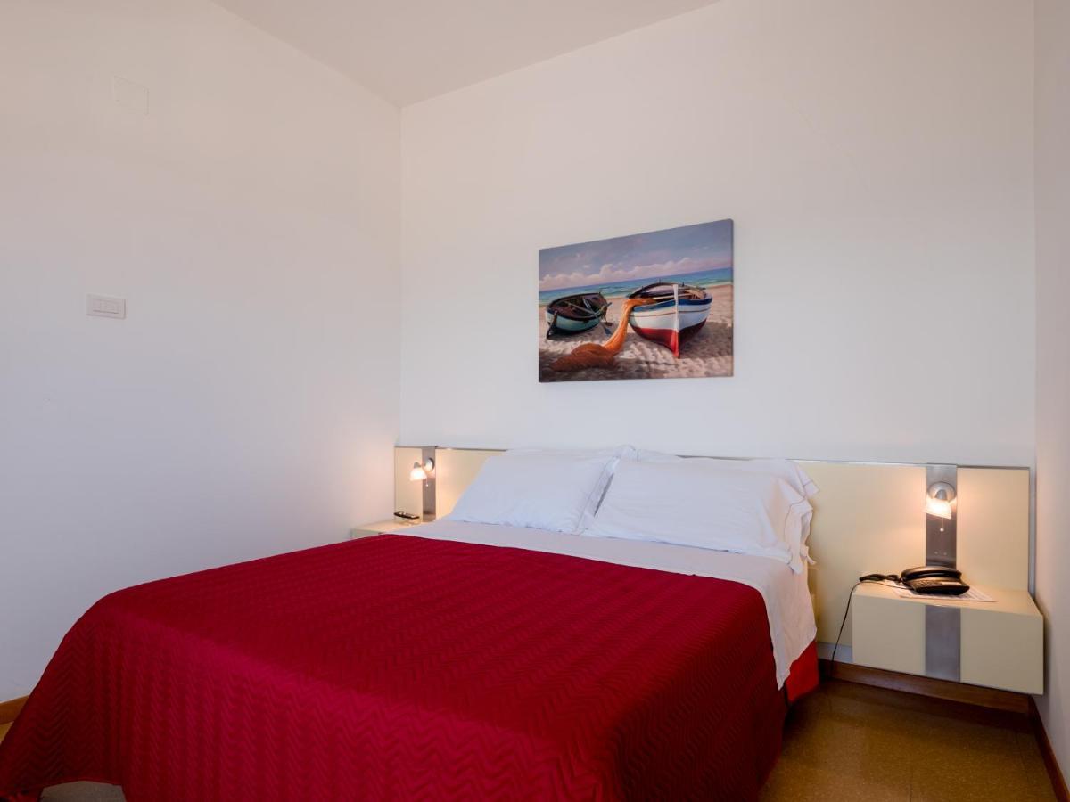 Hotel Europa Сенигалия Екстериор снимка